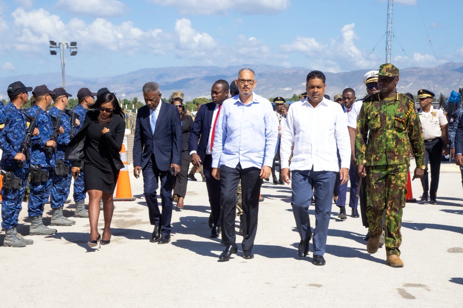 Laurent Saint-Cyr et Alix Didier Fils-Aimé visitent la PNH, les FAd’H et la Force de répression des gangs